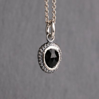 Snakeskin pendant with onyx - Image 2