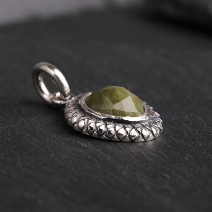 Snakeskin pendant with vesuvianite - Image 3