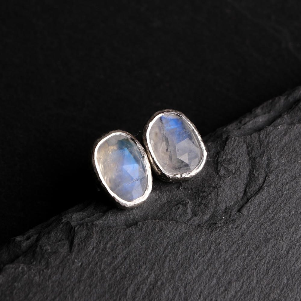 Moonstone stud earrings - Image 3