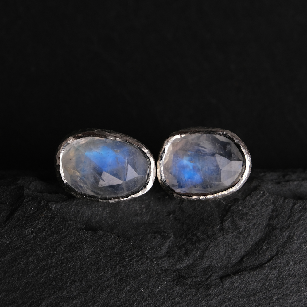 Moonstone stud earrings - Image 2