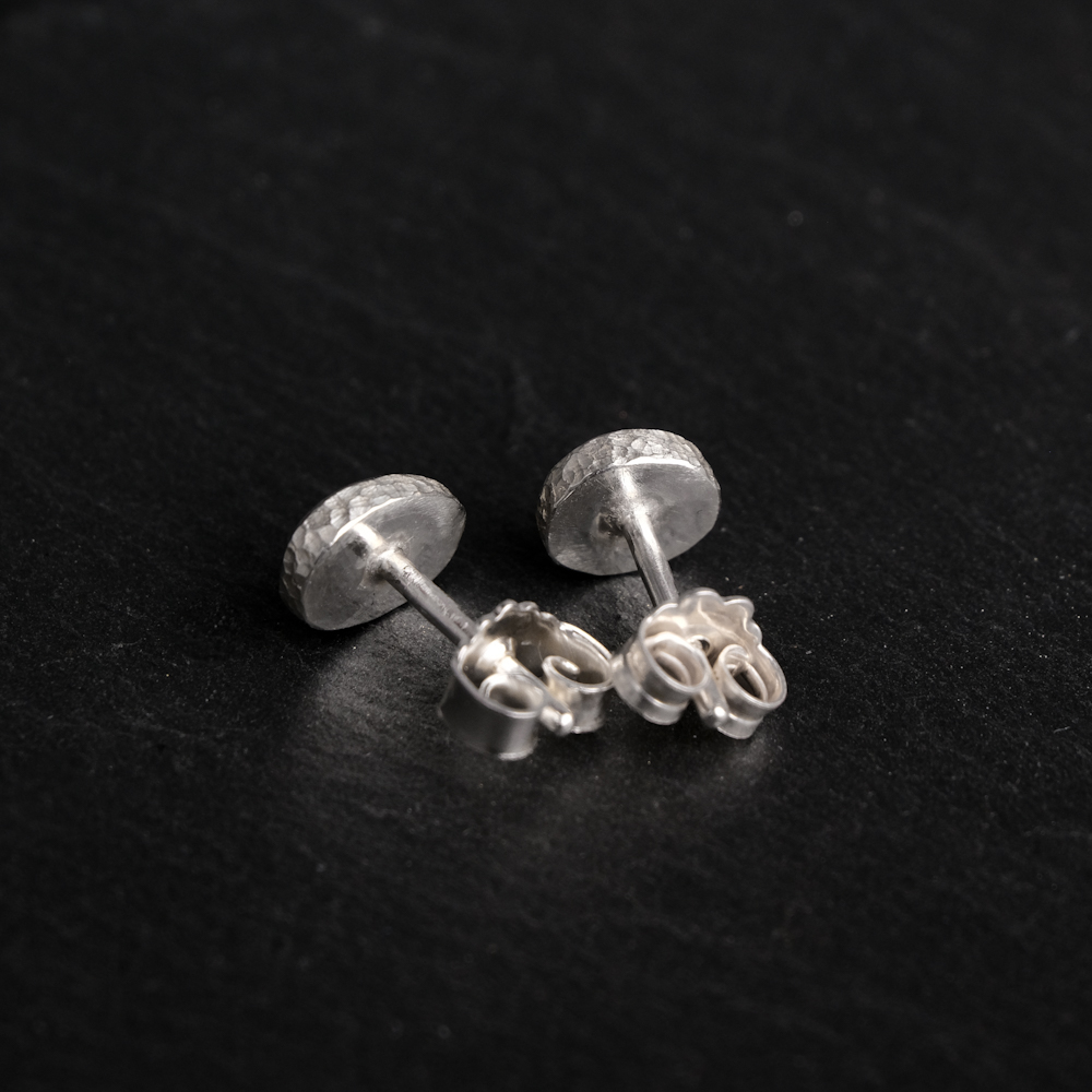 Sapphire stud earrings - Image 3