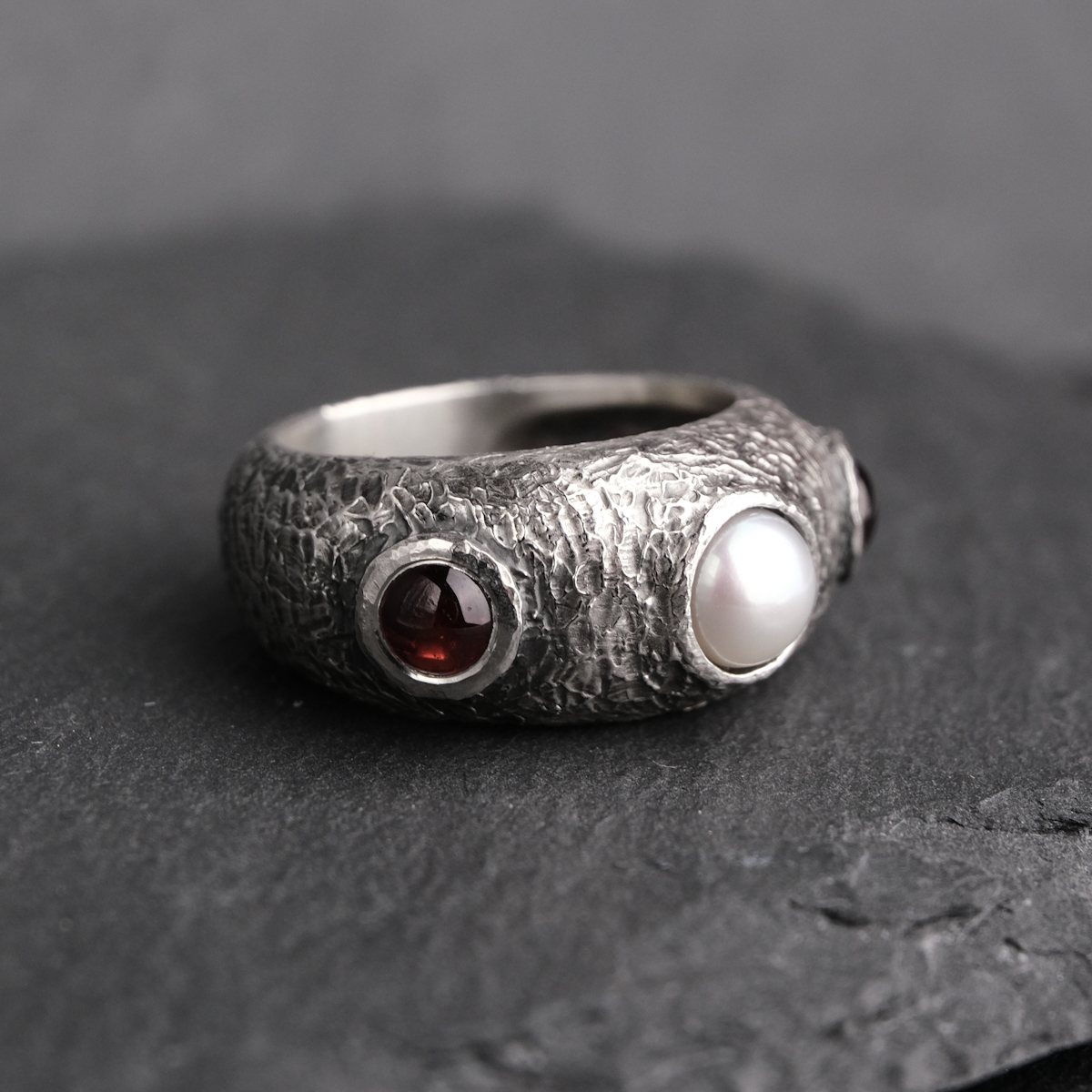 Ring with garnets and pearl - US 8 (18.2) - Image 3