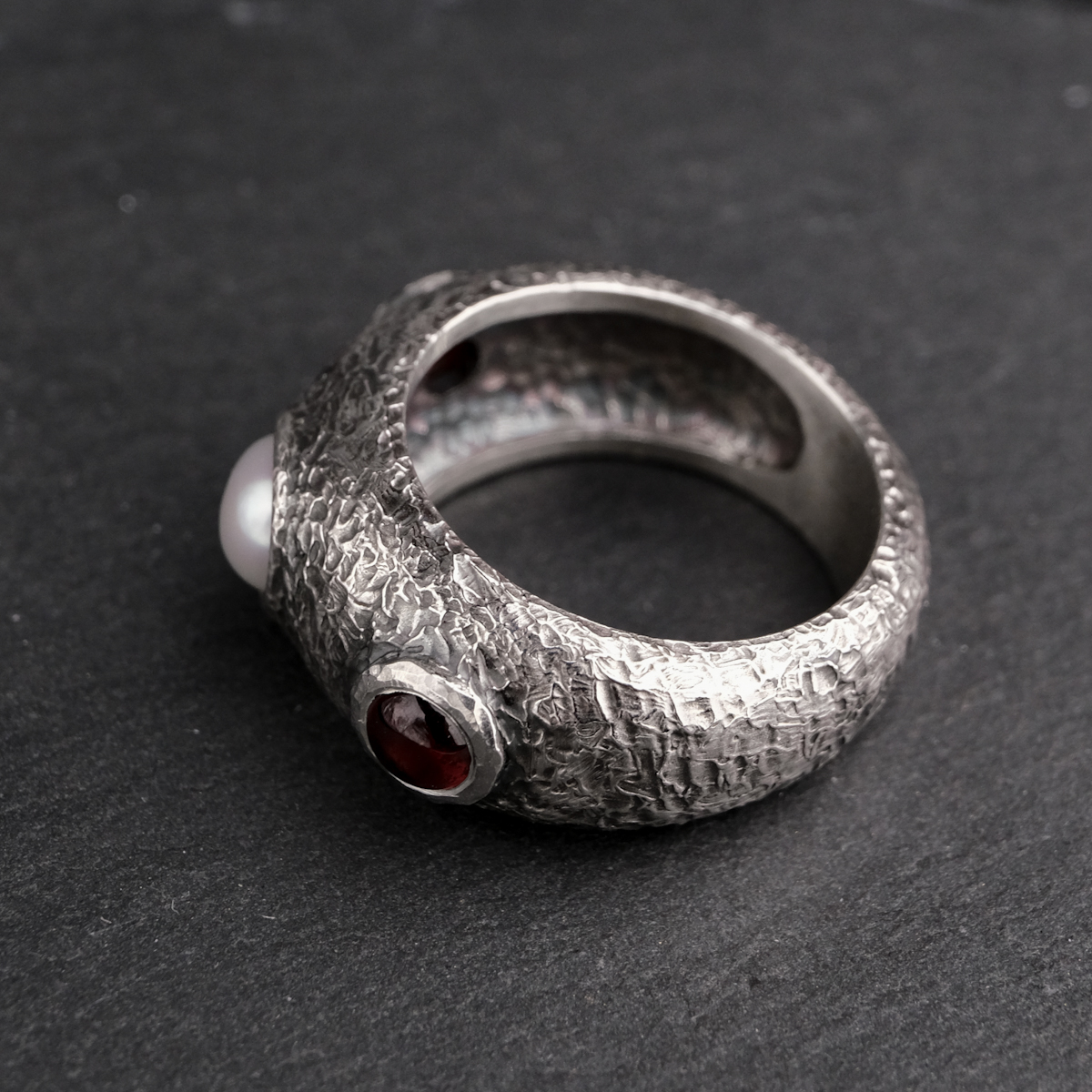 Ring with garnets and pearl - US 8 (18.2) - Image 4